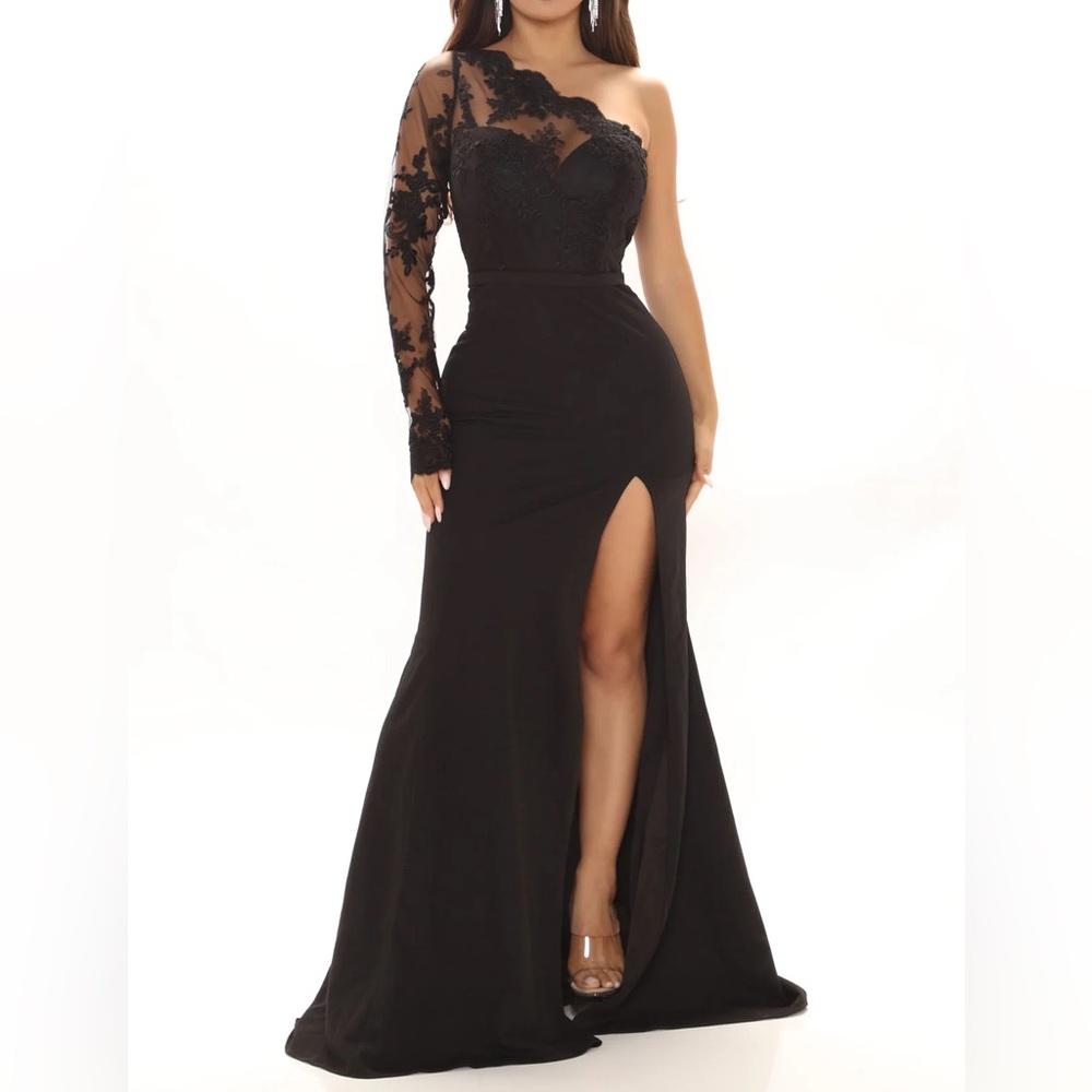 Fashion Nova Black One-Shoulder Lace Sleeve Gown size large new with tags